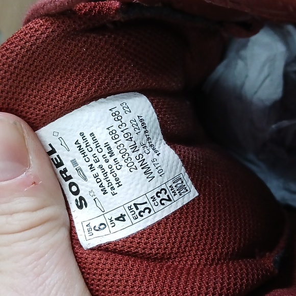 Sorel NWT Burgandy Out N About Slip on Wedge shoes 6 Waterproof - Picture 5 of 8